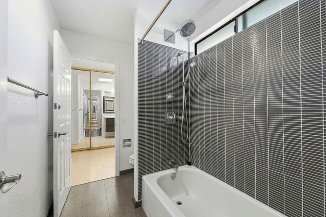 Building Photo - 2 Bedroom Townhome with Private Yard and 2 Car Garage in Santa Clara