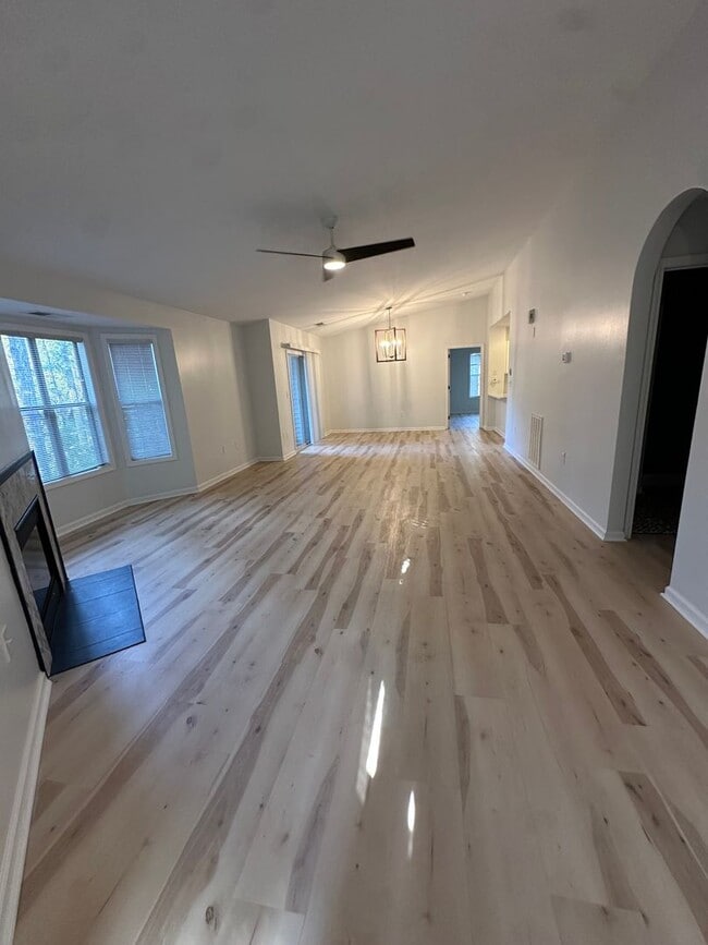 Building Photo - Spacious 2 Bedroom Luxury Condo with Pool Access – Wilmington, NC