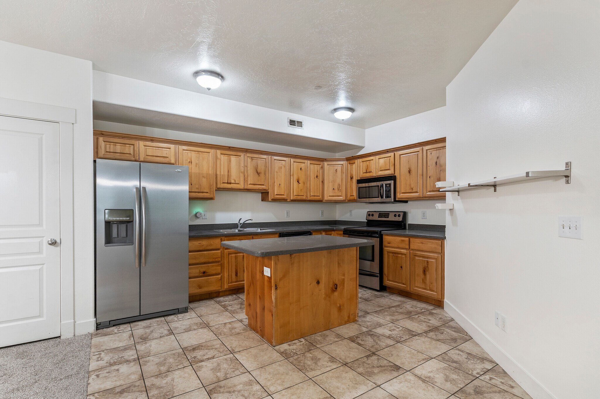 Building Photo - 389 S State St