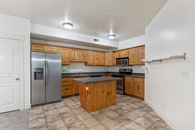 Building Photo - 389 S State St