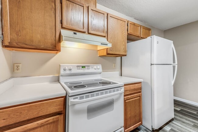 Building Photo - Upgraded 2x2 in great location AVAILABLE NOW