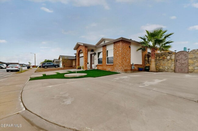 Building Photo - 14269 Escalera Dr