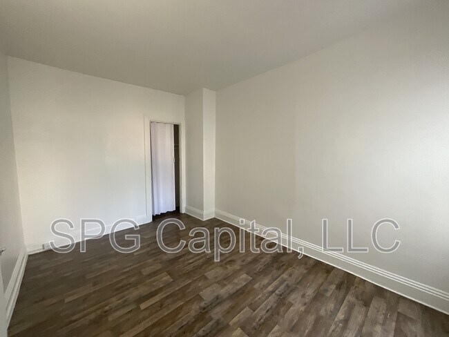 Building Photo - 709 W Princess St