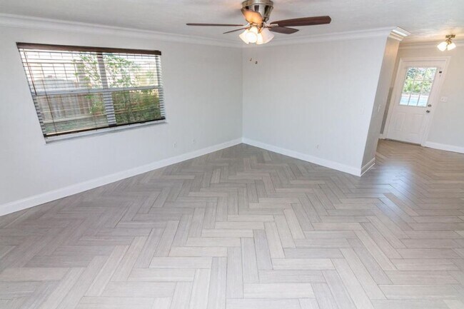 Building Photo - WONDEFUL BEACHSIDE POOL HOME - POOL CARE & LAWN CARE INCLUDED