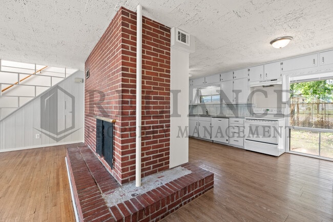 Building Photo - 4949 E Orme St