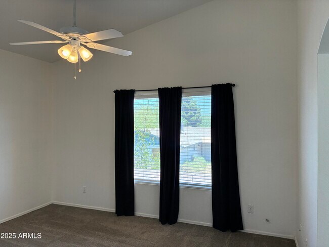 Building Photo - 1750 W Union Hills Dr