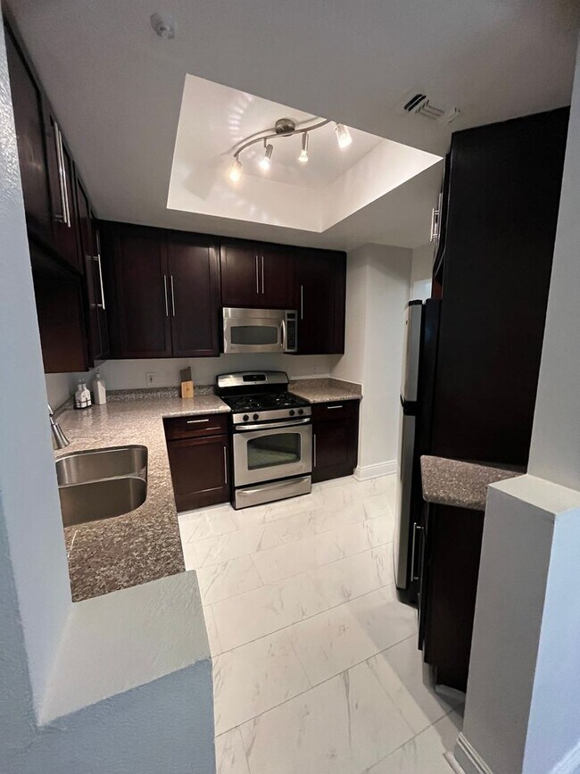 Building Photo - Meridian  Fully FURNISHED Condo with Strip...
