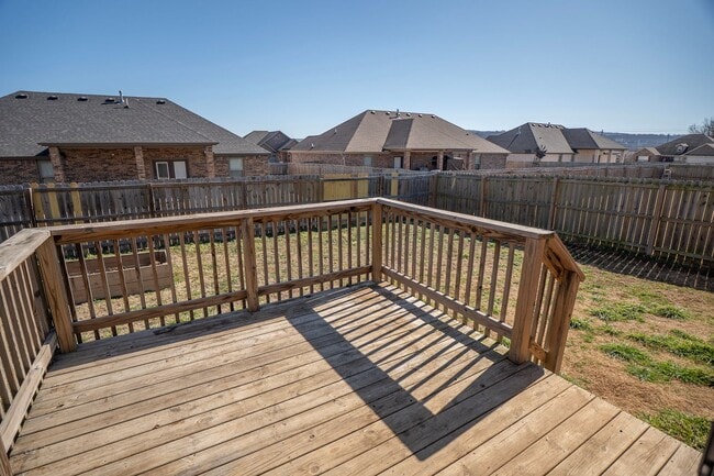 Building Photo - Spacious 3 Bedroom, 2 Bathroom home!