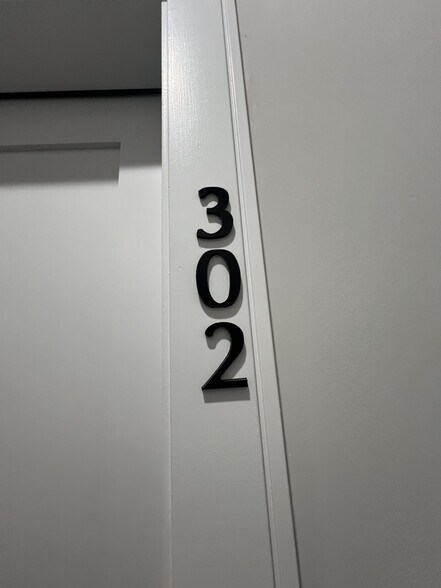 Building Photo - 157 Everett St