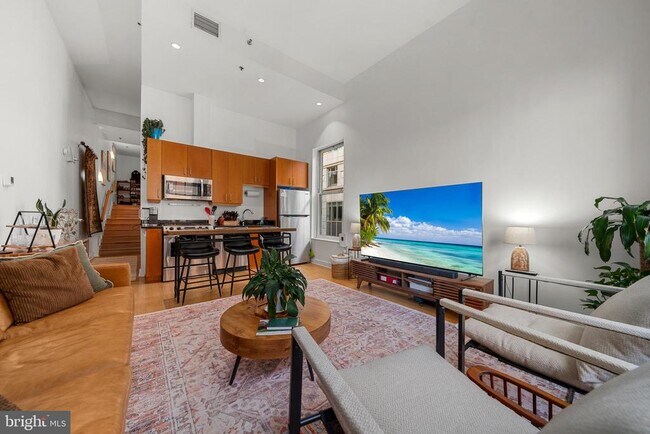 Building Photo - 675 E St NW