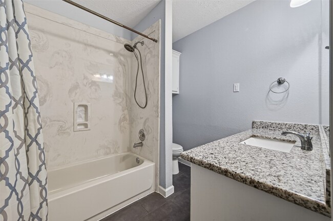 Building Photo - 11811 Beverly Dr