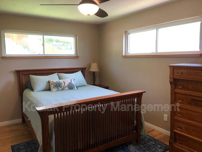 Building Photo - 3397 Eastwood Dr