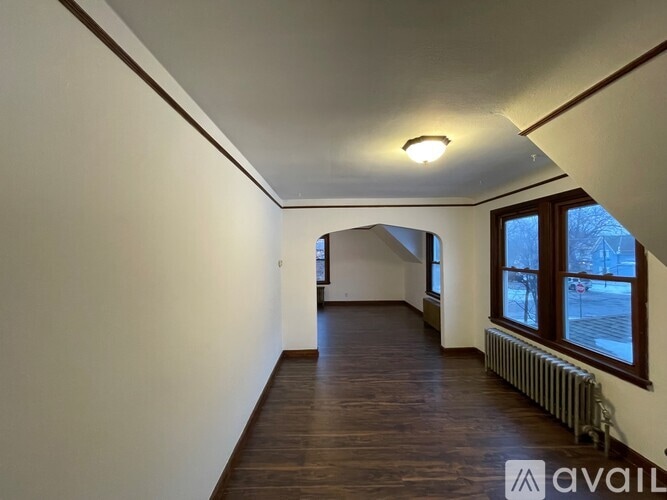 Building Photo - 25 Delos St W