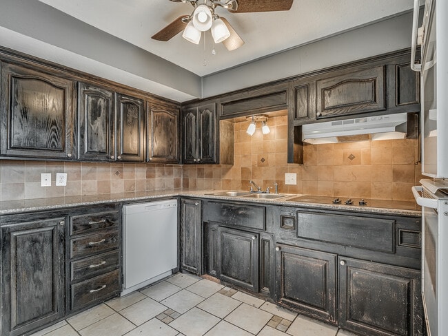 Building Photo - 2520 SW 68th St