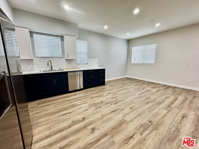 Building Photo - 5635 Homeside Ave