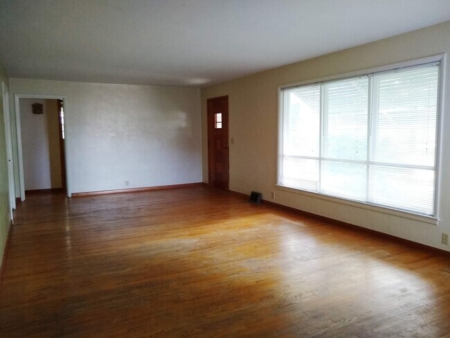 Building Photo - 218 S Hillsdale Ct