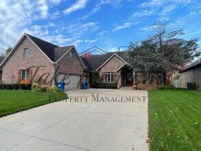 Building Photo - 4 Bedroom Home in Kickapoo District!