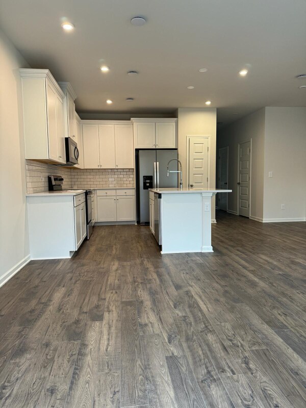 Building Photo - 5074 Dayflower Dr
