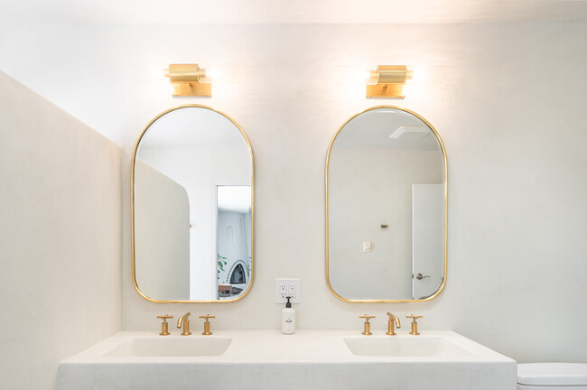 Upstairs Tedelakt plaster bathroom with Kohler finishes - 7401 Studio Rd