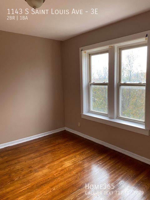 Building Photo - Amazing 2 Bedroom 1 Bathroom - Looking for...