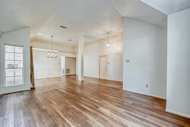 Building Photo - 5007 Maple Brook Ln