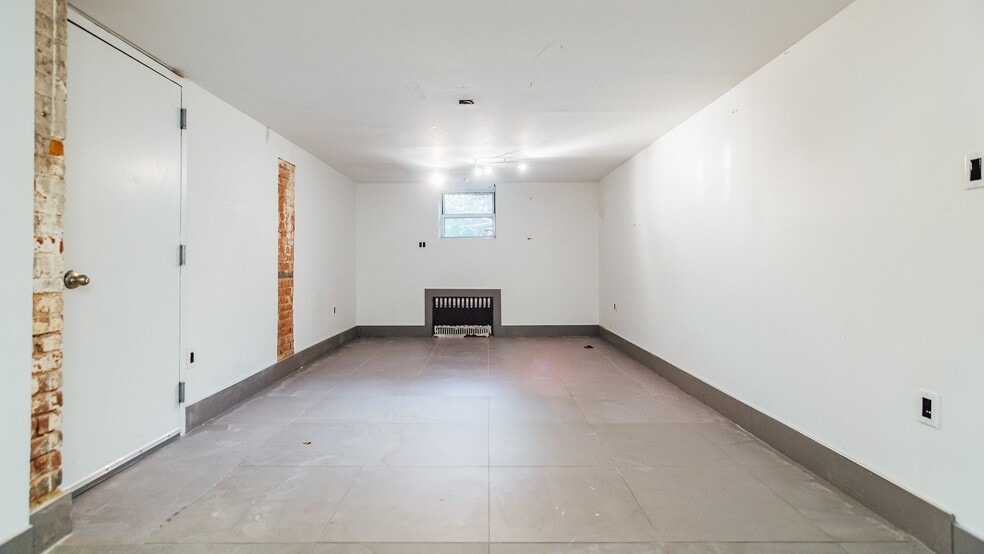 Building Photo - 1154 Gates Ave