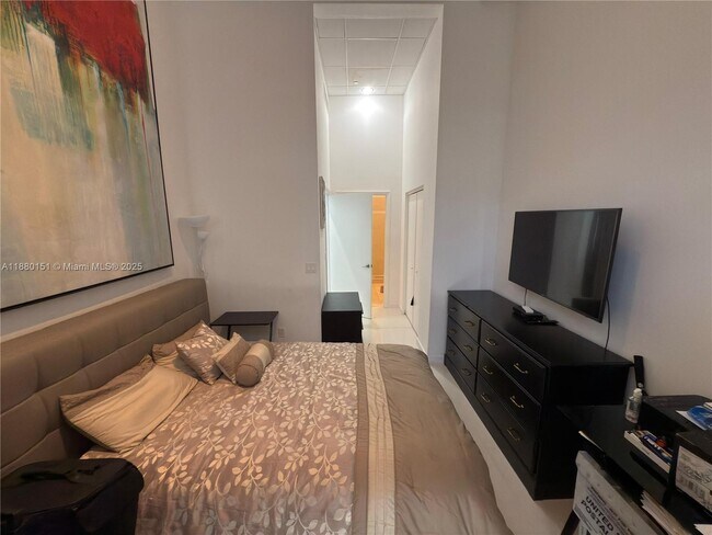 Building Photo - 475 Brickell Ave