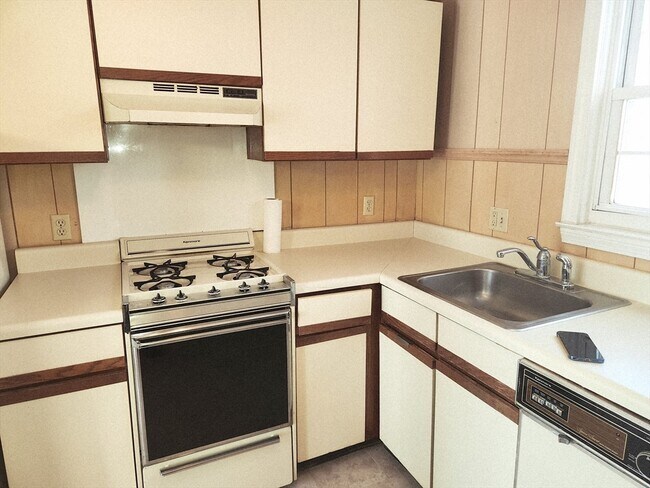 Building Photo - 456 Cold Spring Ave