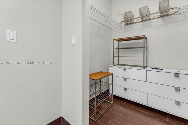 Building Photo - 110 Washington 1506