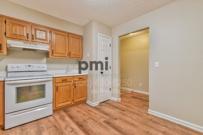 Building Photo - 138 Sunset Oaks Dr