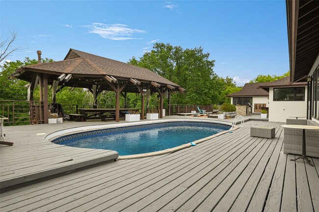 Building Photo - 10 Paradise Ln