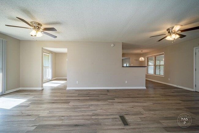Building Photo - 2802 Evans Dr