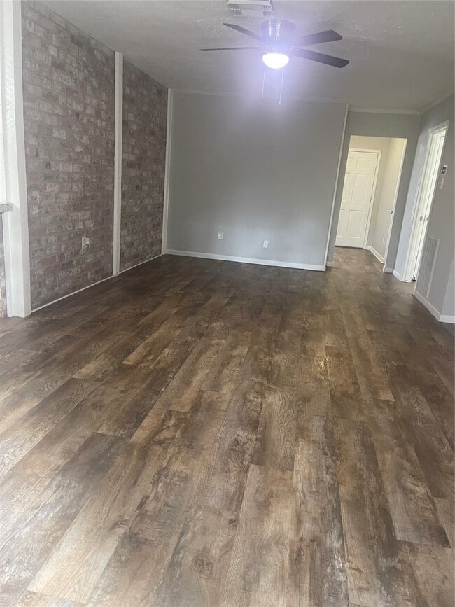 Building Photo - 2115 Yorktown Ct S