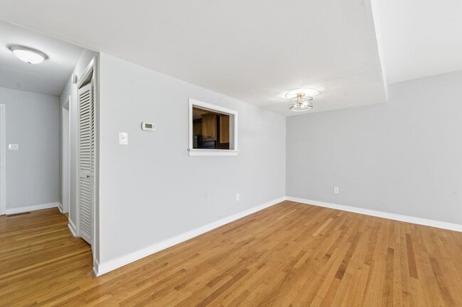 Building Photo - Charming 2-Bedroom Home with Hardwood Floors in North Highland Park