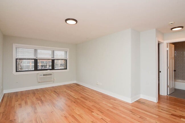 Building Photo - 701 Elm Pl