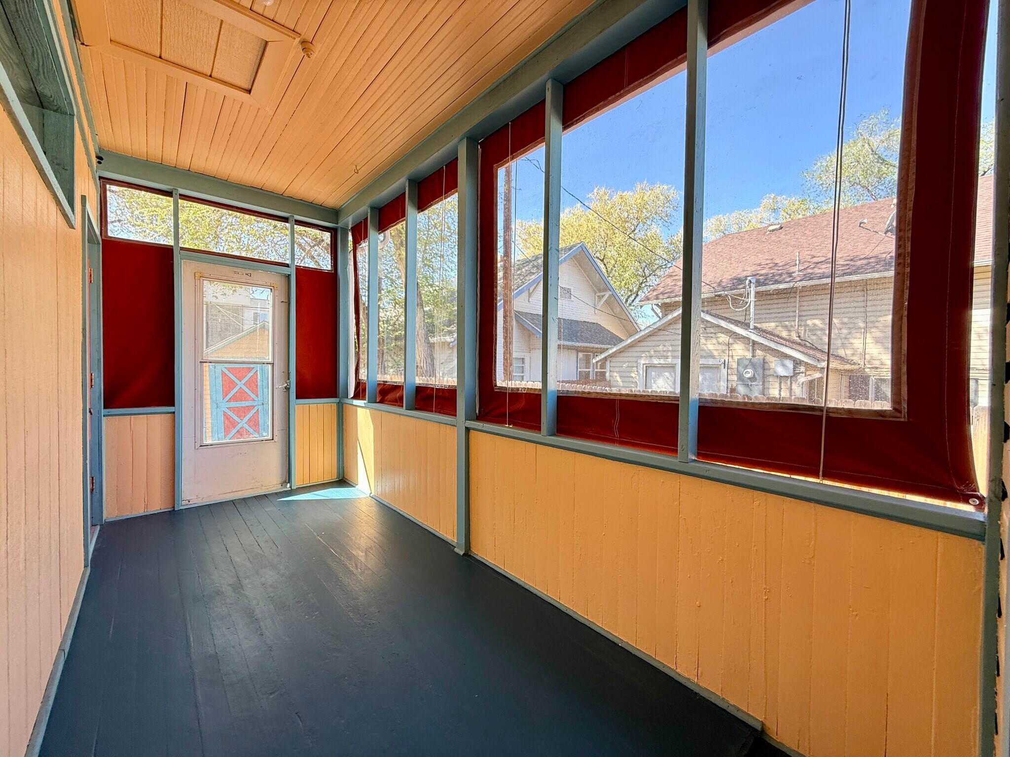 Building Photo - 909 Ouray Ave