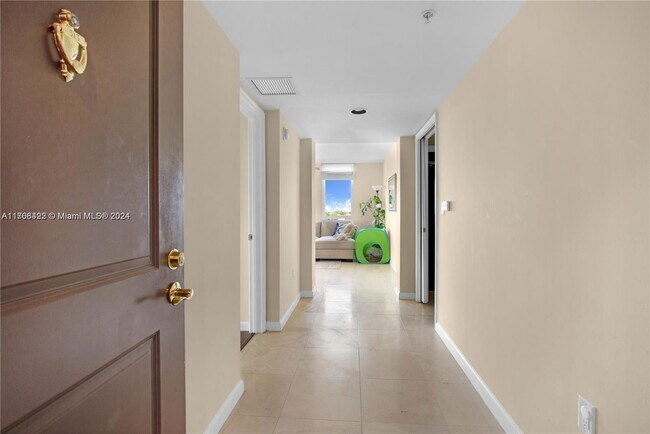 Building Photo - 610 W Las Olas Blvd
