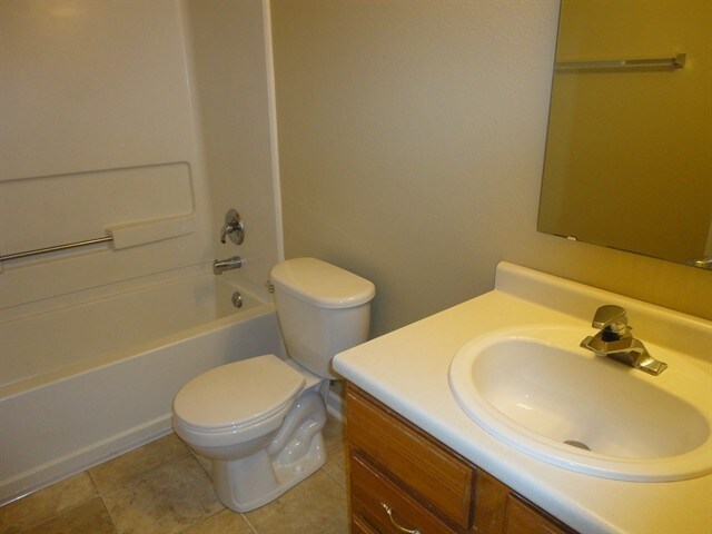 Building Photo - 2324 Shadowbrook Dr