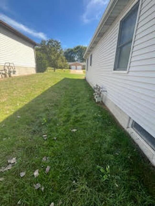 Building Photo - 486 S. Kaser