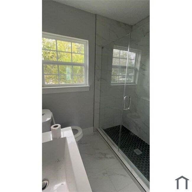 Building Photo - 3431 Rosedale St
