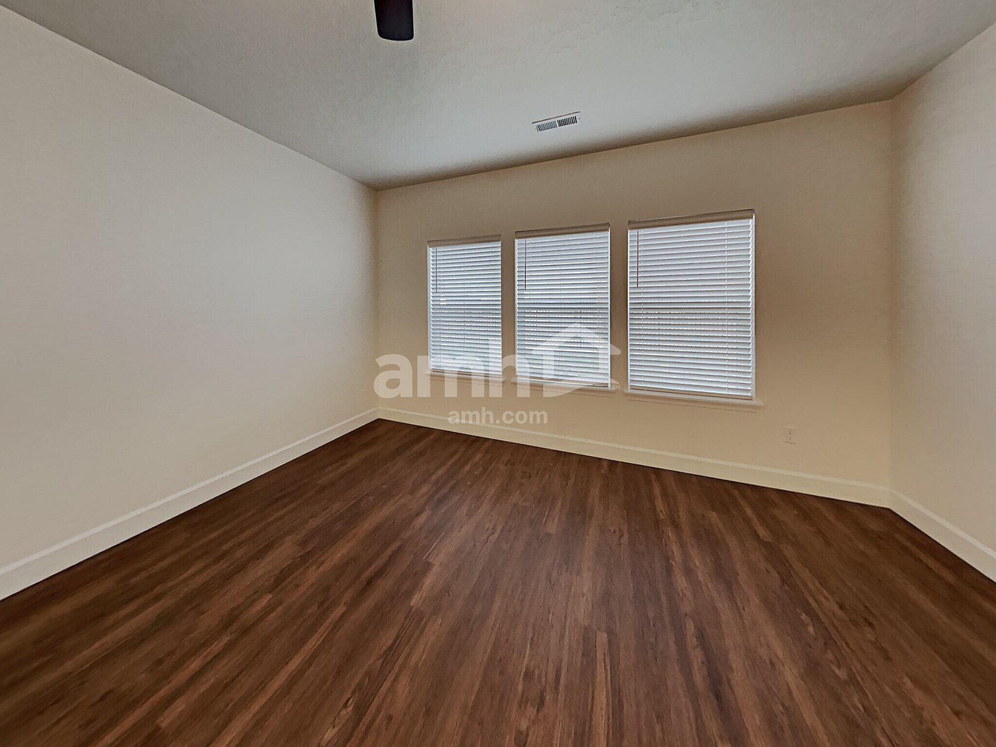 Building Photo - 302 E Sicily Dr