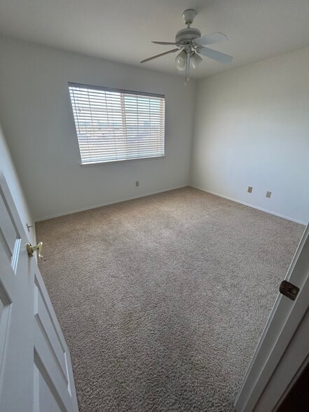 Building Photo - 1465 Oak Knoll Rd