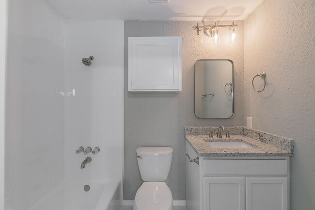 Building Photo - COMING SOON! FULLY REMODELED 2 bedroom, 2 ...