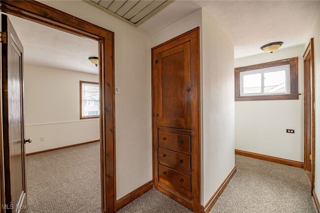 Building Photo - 6310 Hampstead Ave