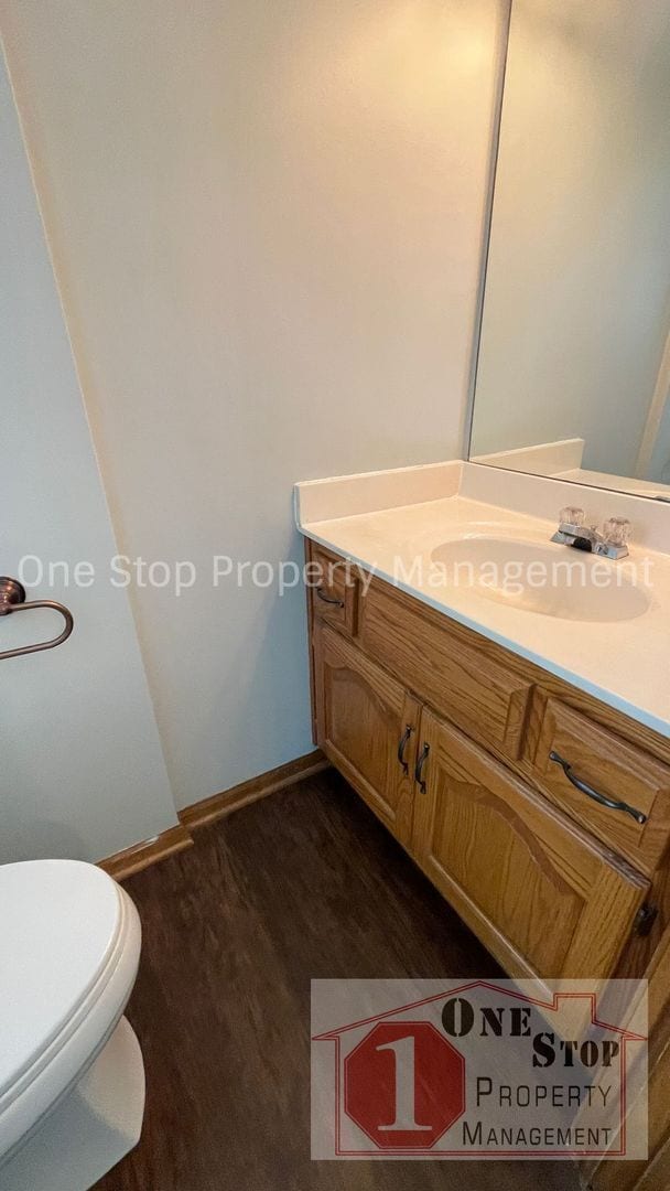 Building Photo - Stunning 3 Bedroom 2.5 Bathroom in Raymore!
