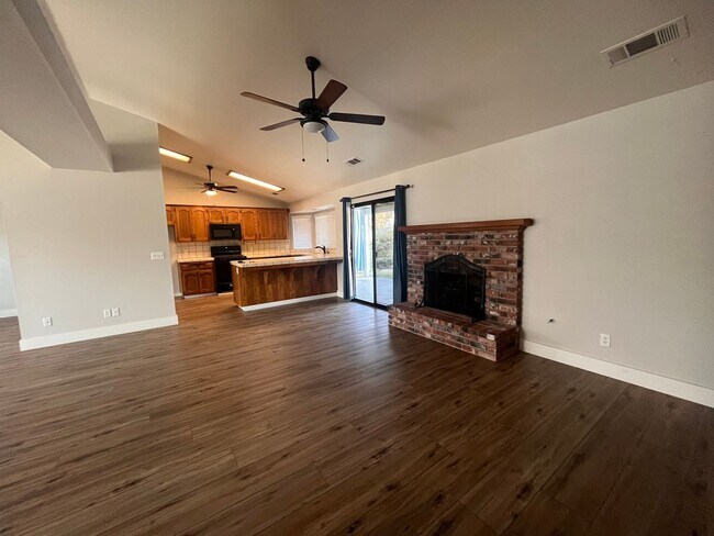 Building Photo - 540 N Peppertree St