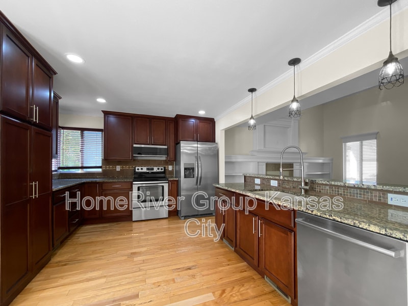 Building Photo - 304 NW 36th St Terrace