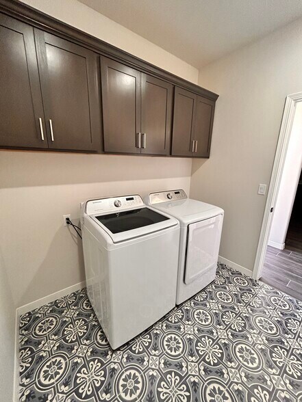 Building Photo - 14735 Pebble Hills Blvd