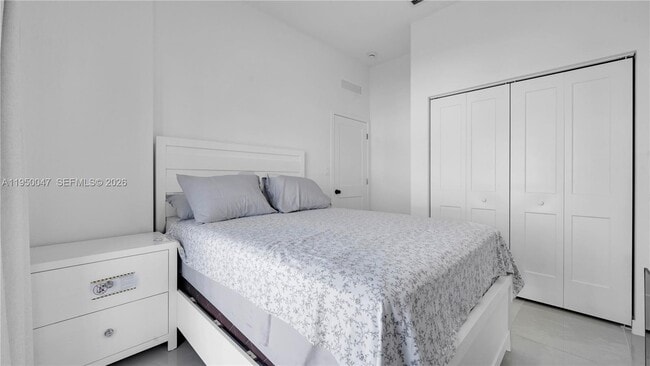 Building Photo - 417 NW 13 Ct