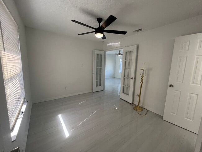 Building Photo - 18113 Cochran Blvd